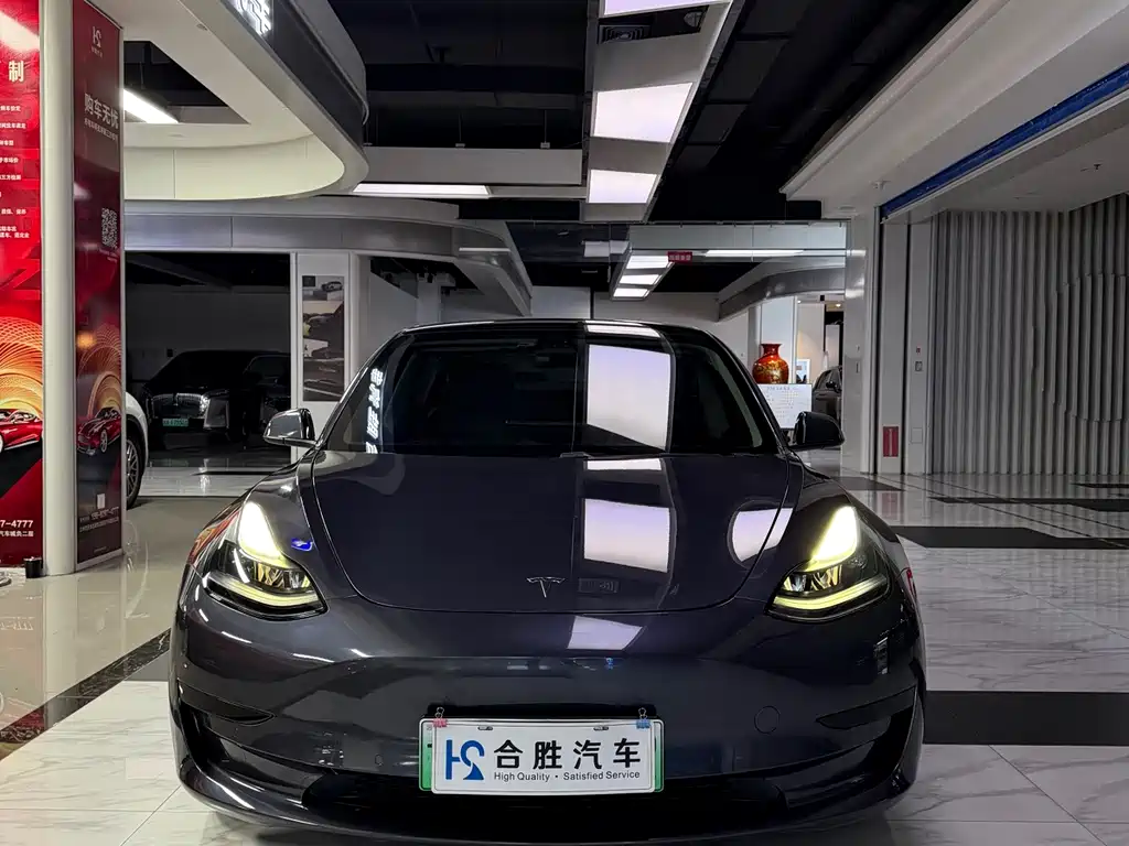 Tesla Model 3 — миниатюра 2