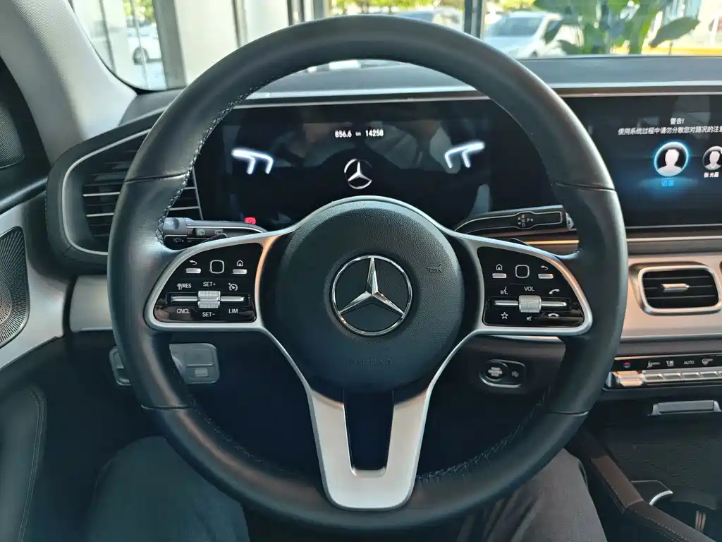 Mercedes-Benz GLS — миниатюра 11