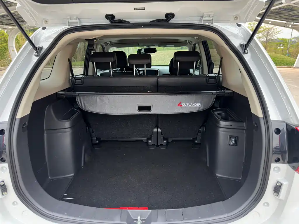 MITSUBISHI OUTLANDER