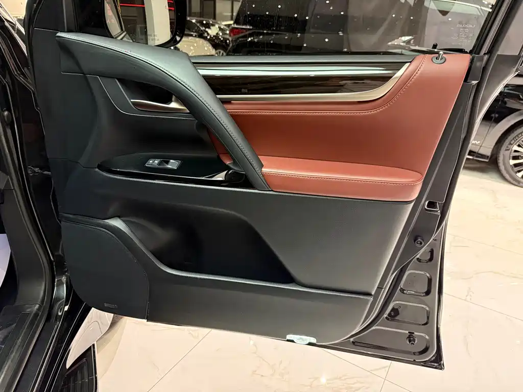 Lexus LX — миниатюра 13