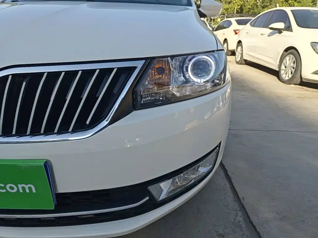 Skoda Rapid Spaceback — миниатюра 24