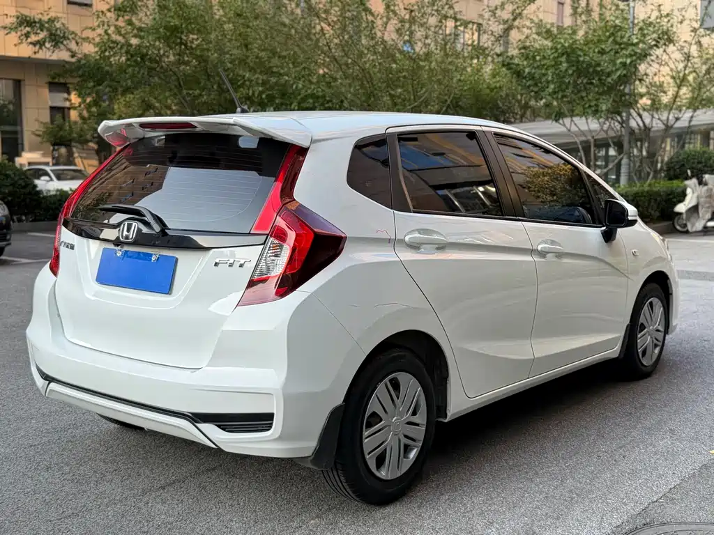 Honda Fit — миниатюра 9
