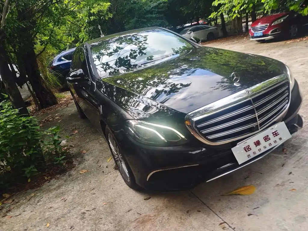 Mercedes-Benz E-Class — миниатюра 2
