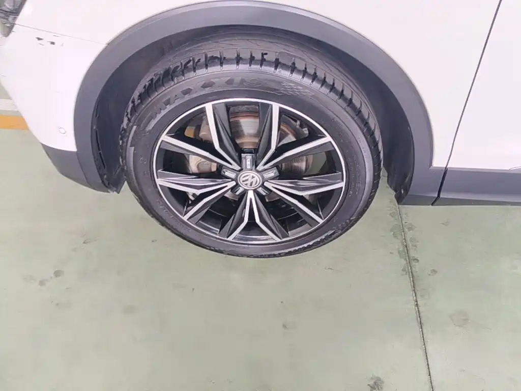 Volkswagen Tiguan L — миниатюра 23