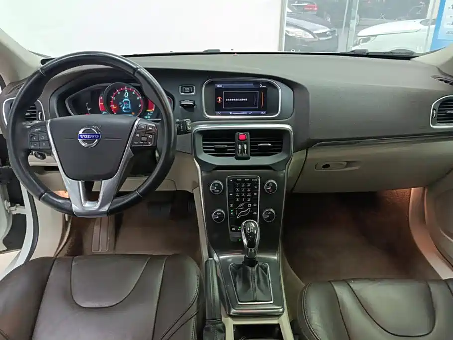 Volvo V40 — миниатюра 12