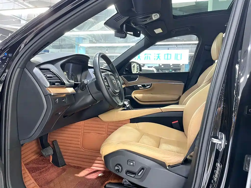 Volvo XC90 2018 T6 7 мест