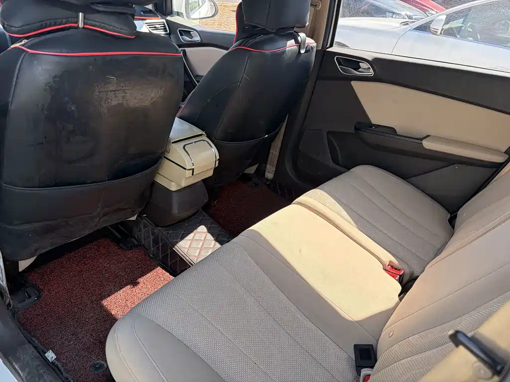 Baojun 310W — миниатюра 6