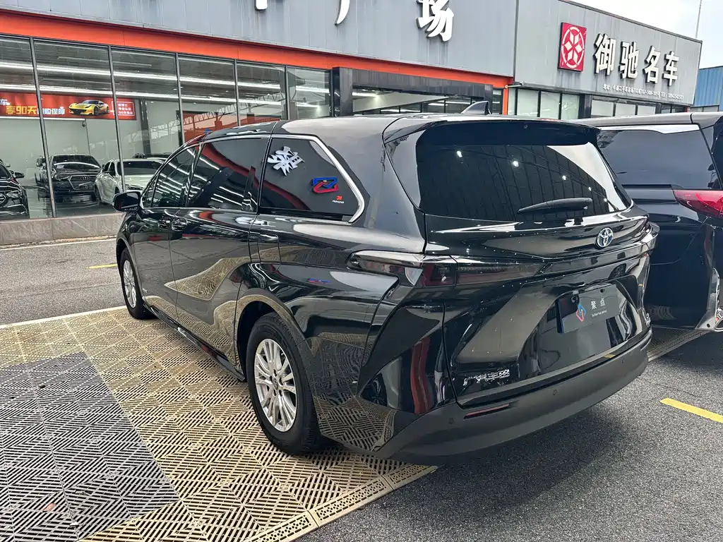 Toyota Sienna — миниатюра 7