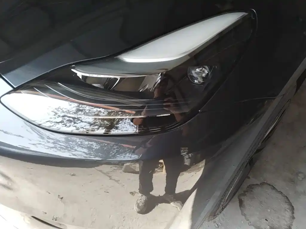 Tesla Model Y — миниатюра 24