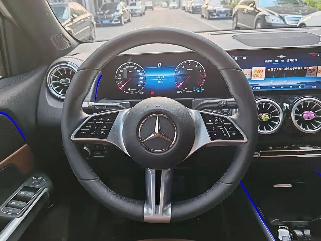 Mercedes-Benz GLB — миниатюра 14
