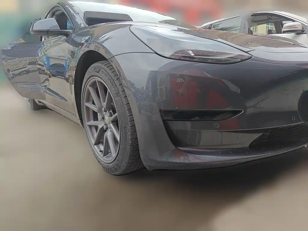 Tesla Model 3 — миниатюра 24