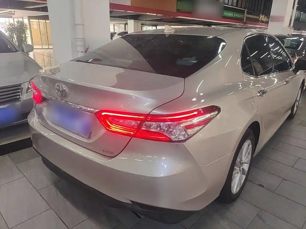 Toyota Camry — миниатюра 7