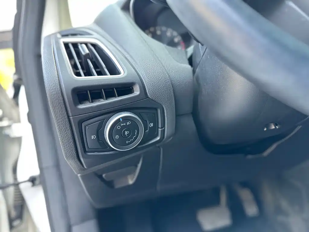 Ford Focus — миниатюра 16