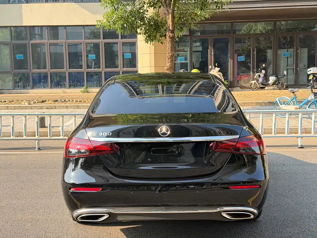 Mercedes-Benz E-Class — миниатюра 9