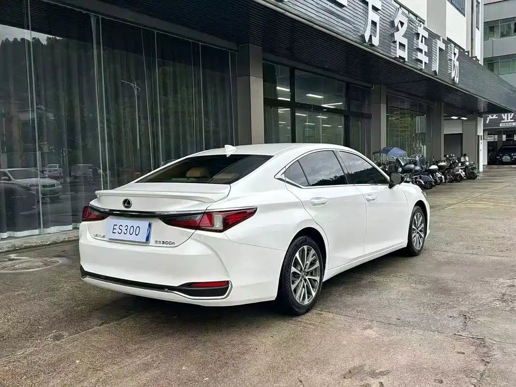 Lexus ES — миниатюра 7