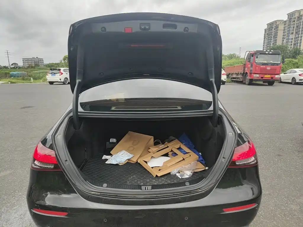 Mercedes-Benz E-Class — миниатюра 19