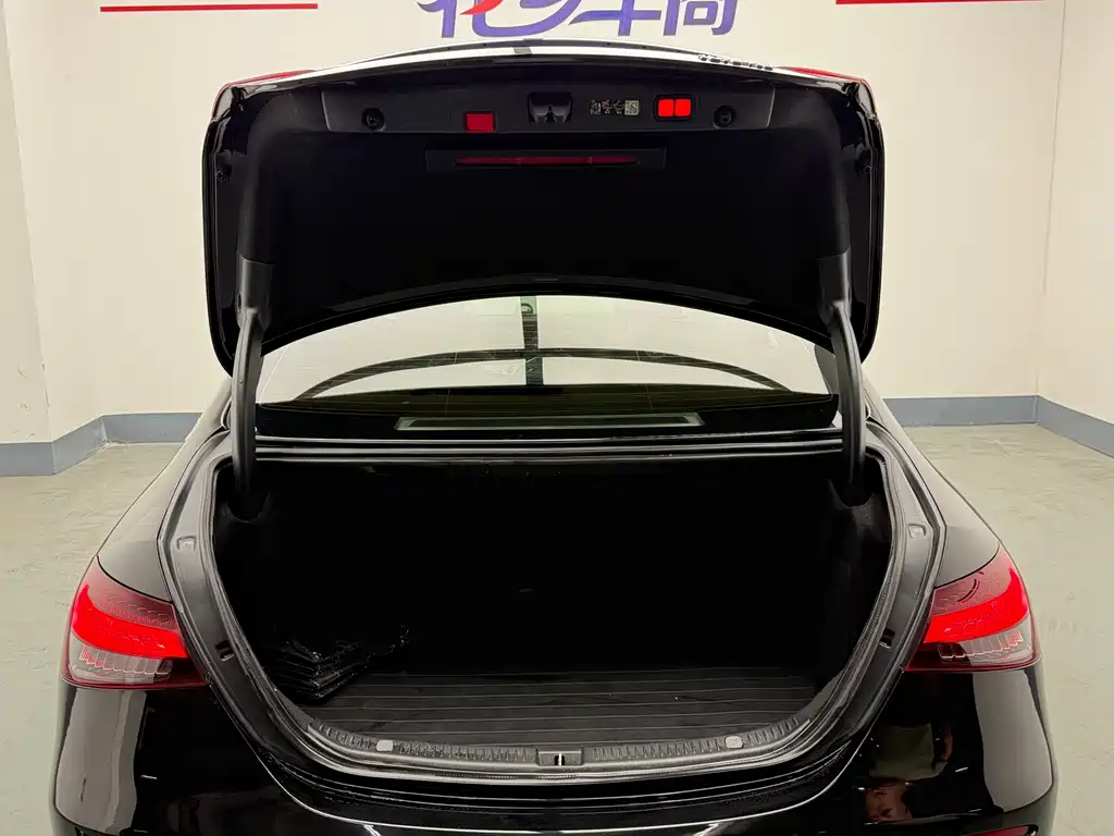 Mercedes-Benz E-Class — миниатюра 26