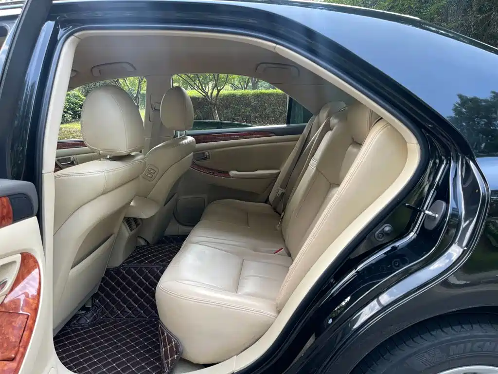 Toyota Crown — миниатюра 14