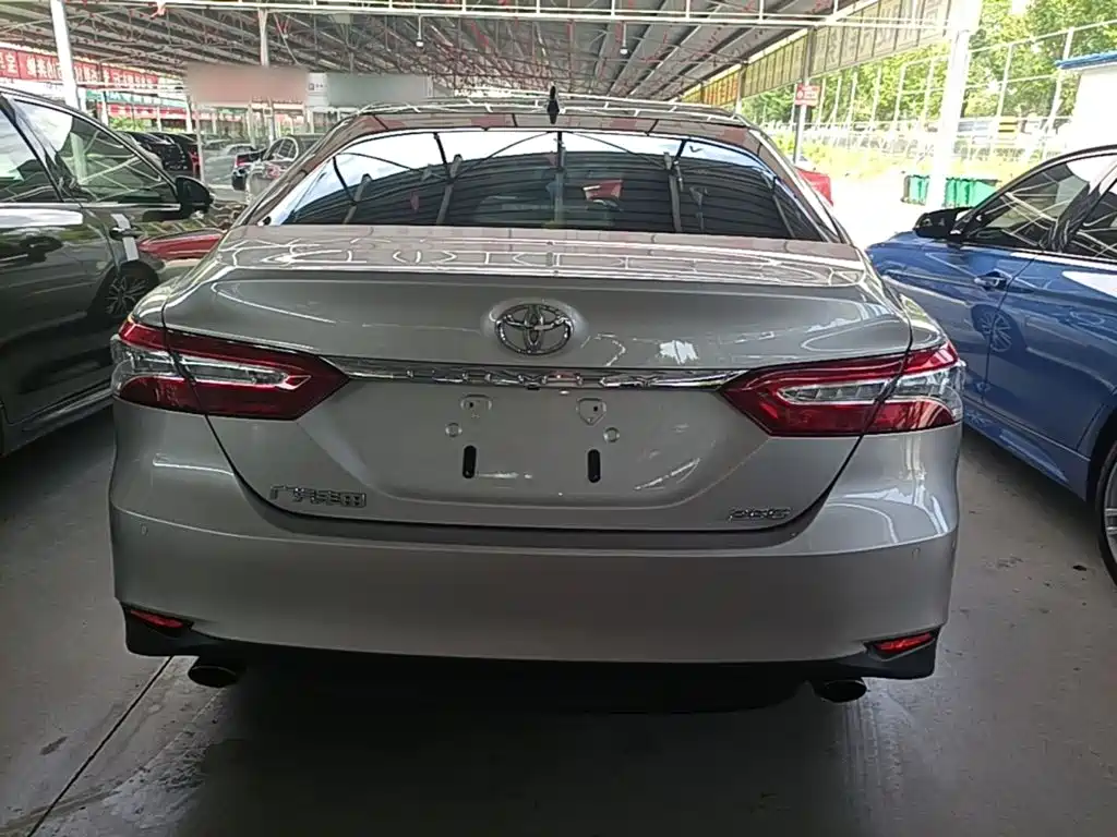 Toyota Camry — миниатюра 6