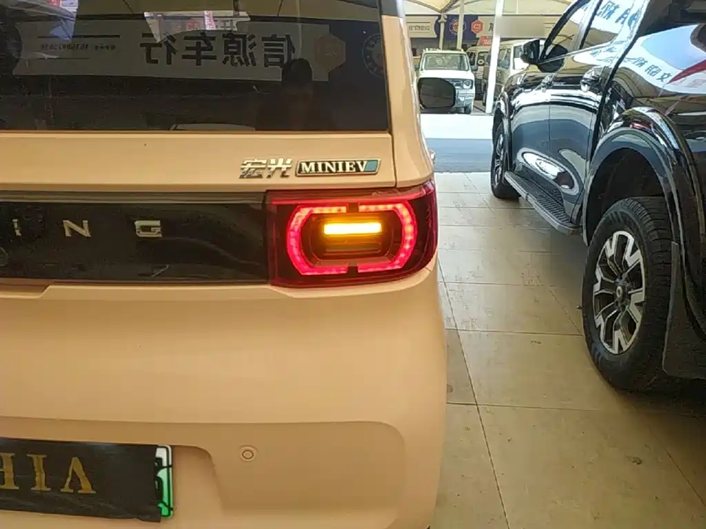 Wuling MINIEV — миниатюра 8