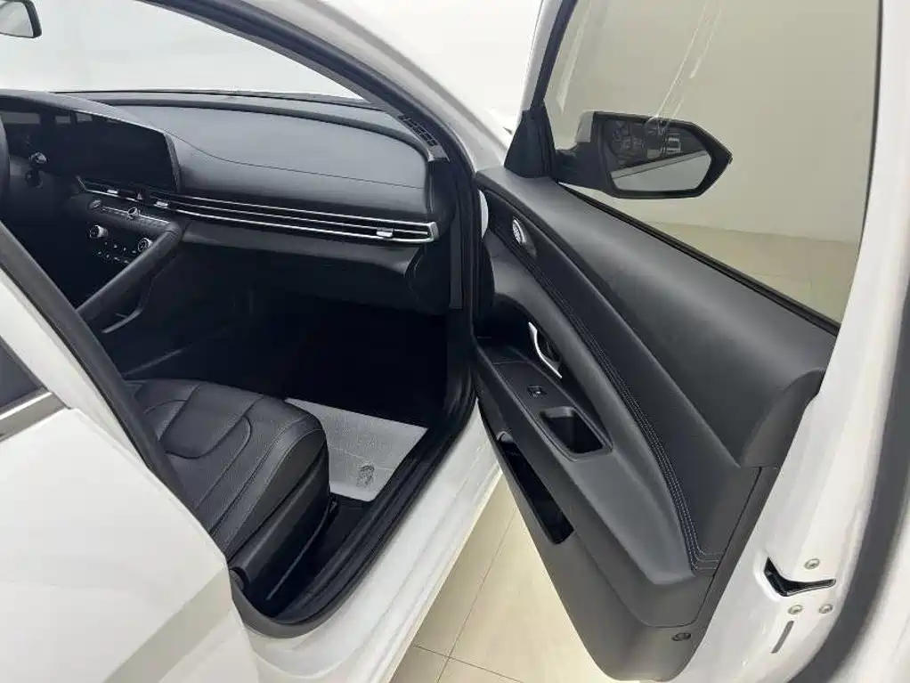 Hyundai Elantra — миниатюра 13