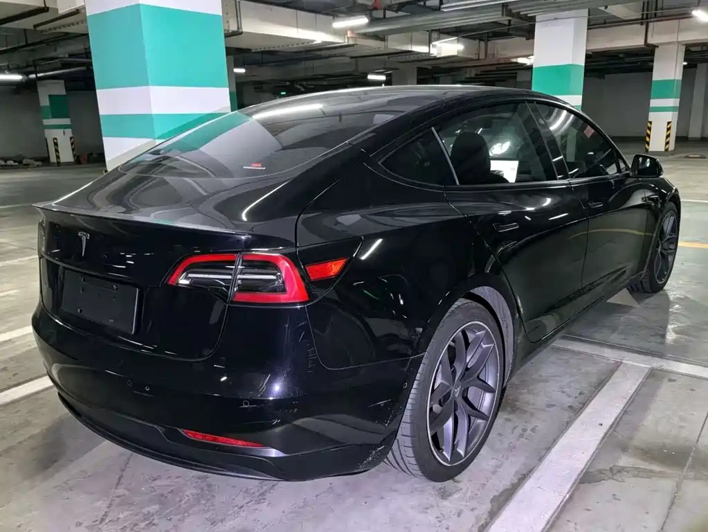 Tesla Model 3 — миниатюра 6