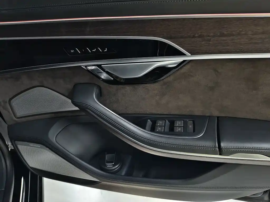 Audi A8 — миниатюра 8