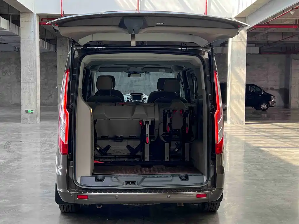Ford Tourneo — миниатюра 6