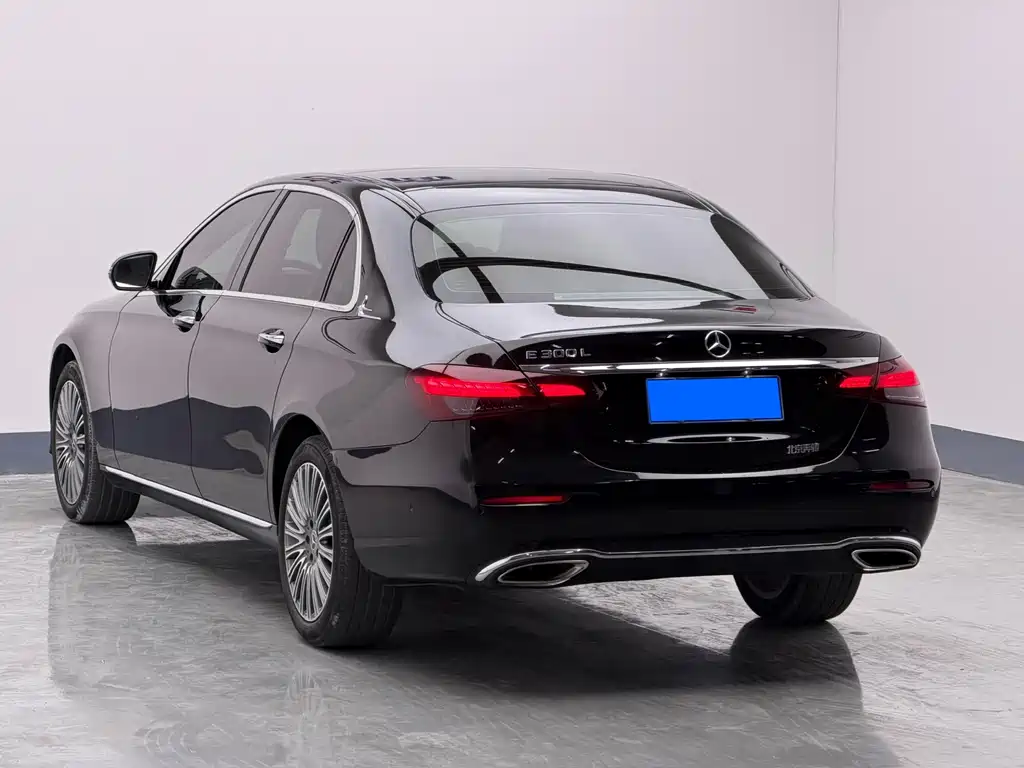 Mercedes-Benz E-Class — миниатюра 6