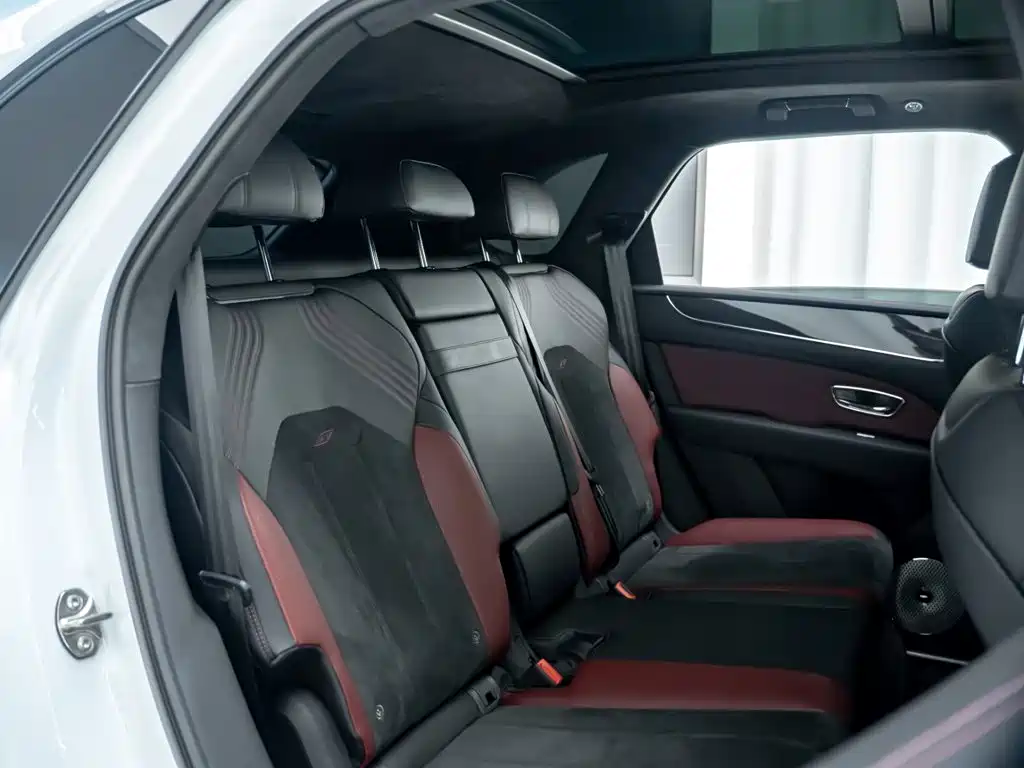 Bentley Bentayga — миниатюра 12