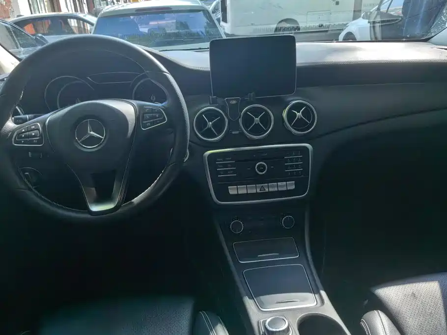 Mercedes-Benz GLA — миниатюра 12