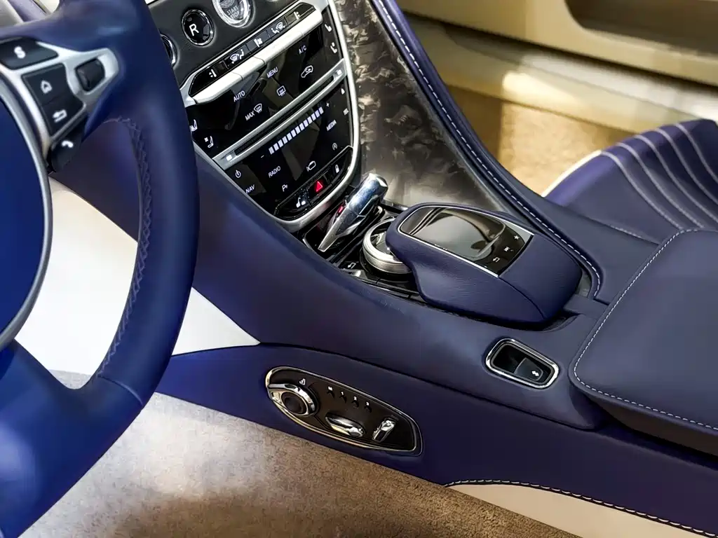 Aston Martin DB11 — миниатюра 18