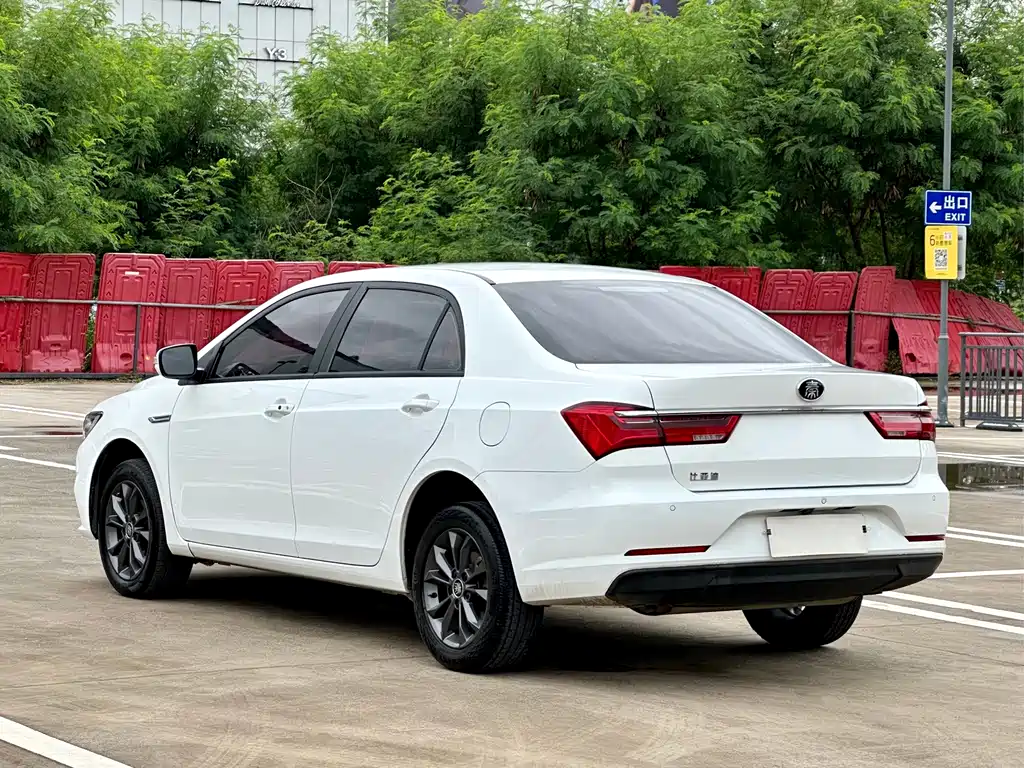 BYD Qin — миниатюра 6