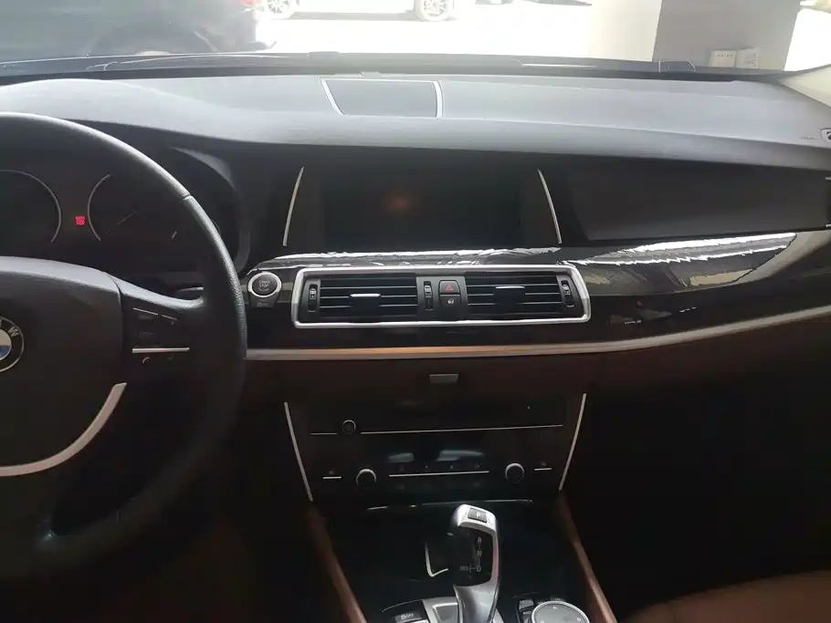 BMW 5 Series GT — миниатюра 13