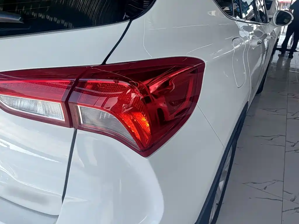Buick Envision Plus — миниатюра 8