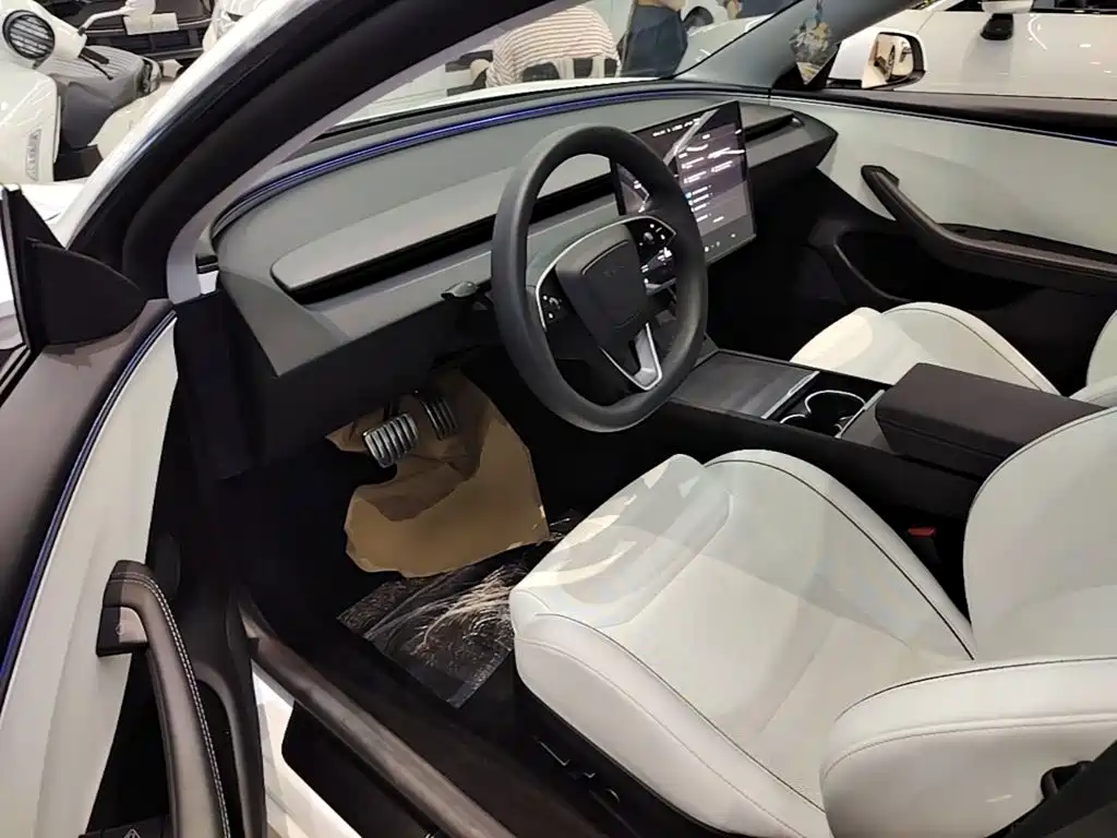 Tesla Model 3 — миниатюра 16
