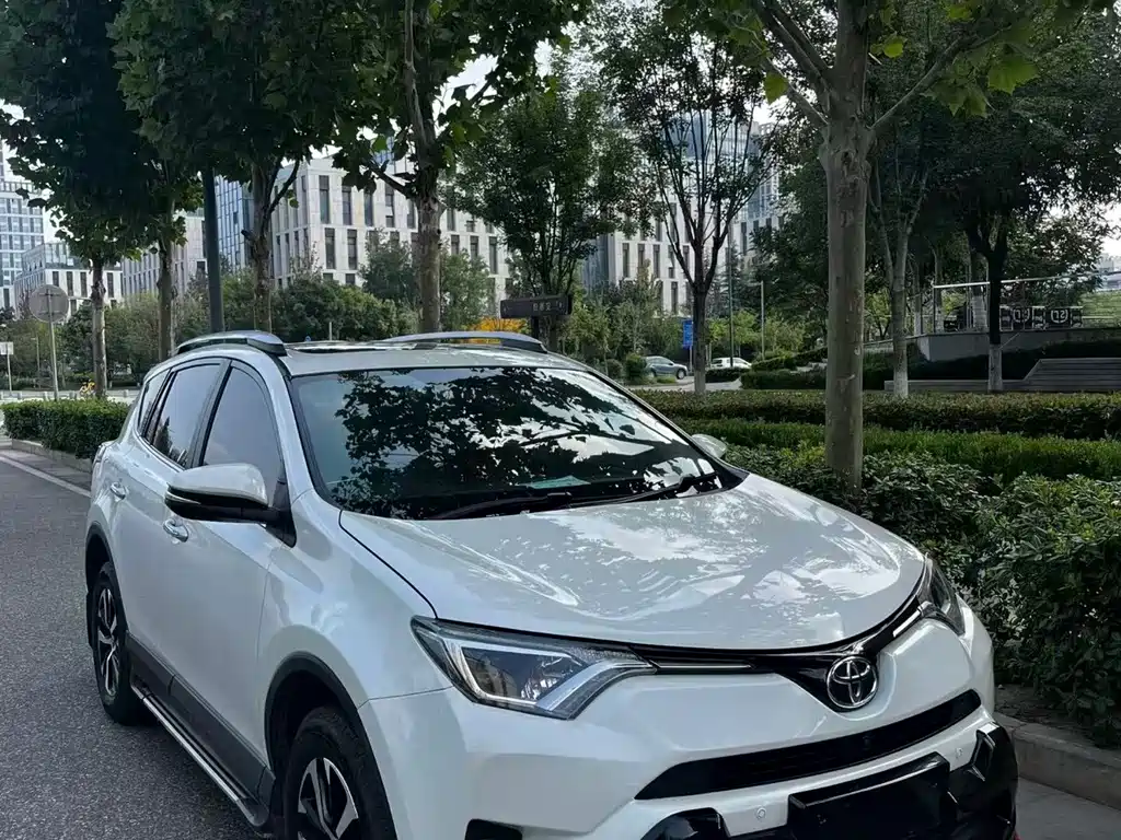 Toyota RAV4 — миниатюра 3