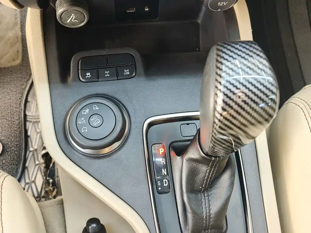 Ford Everest — миниатюра 12