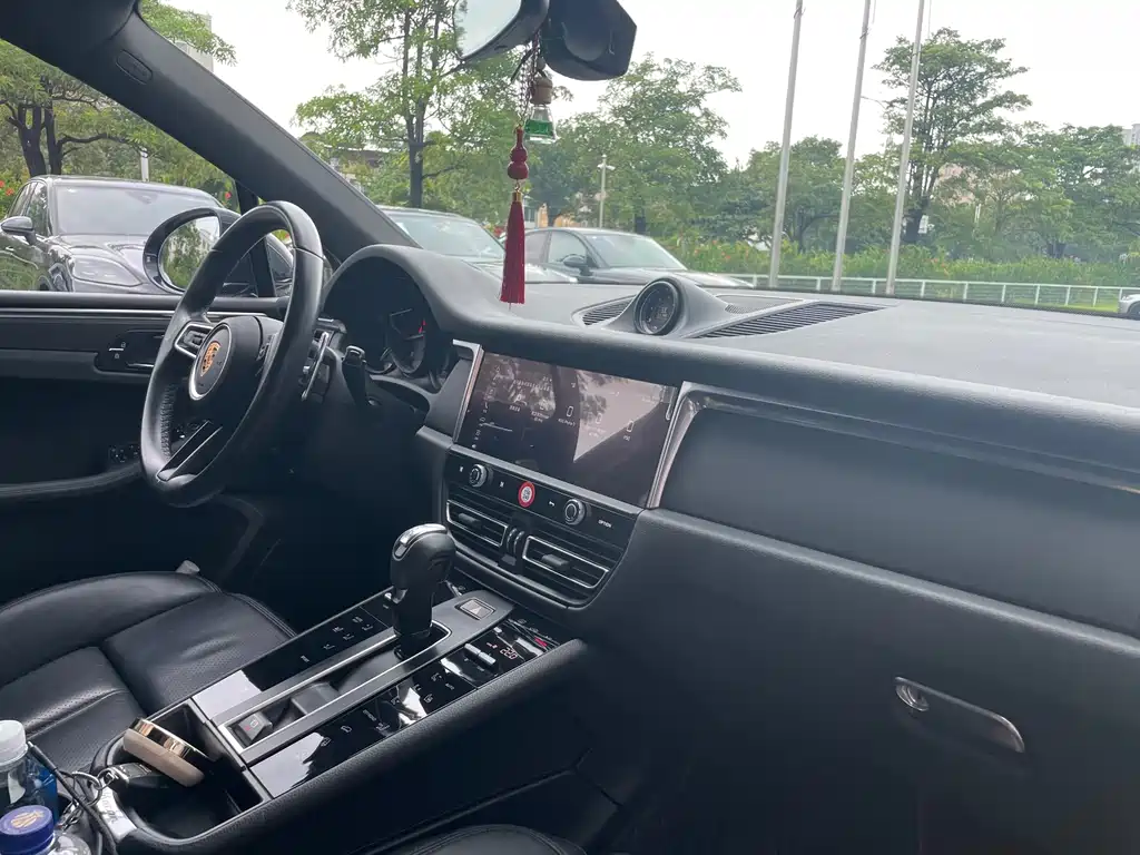 Porsche Macan — миниатюра 10