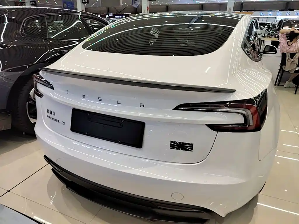 Tesla Model 3 — миниатюра 6