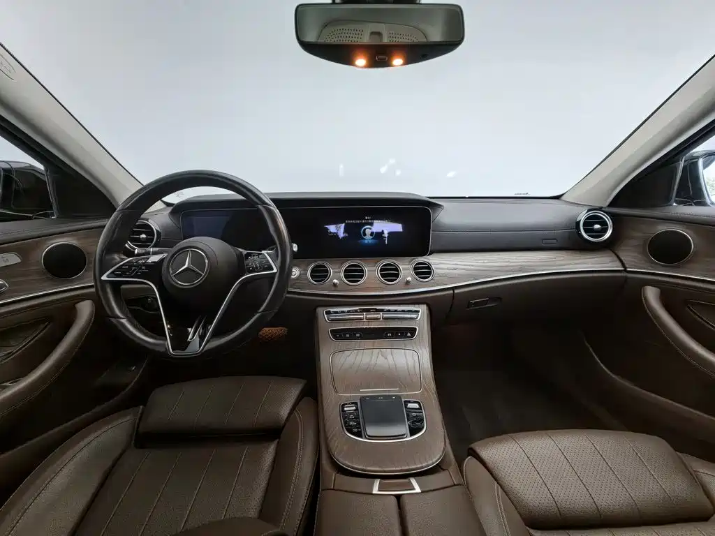 Mercedes-Benz E-Class — миниатюра 5
