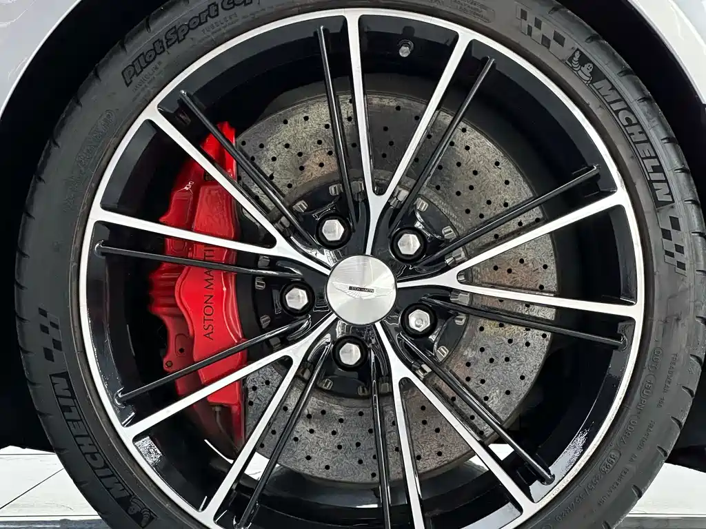 Aston Martin Vanquish — миниатюра 8