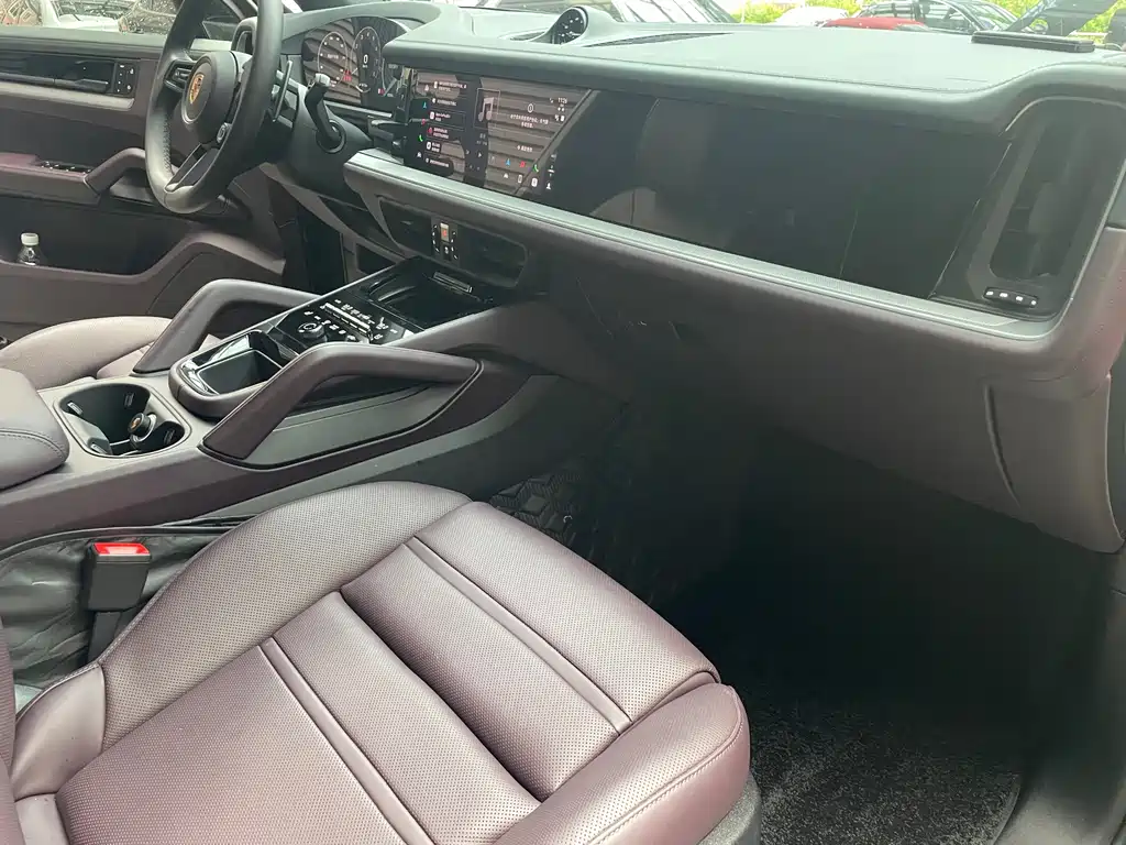 Porsche Cayenne — миниатюра 10