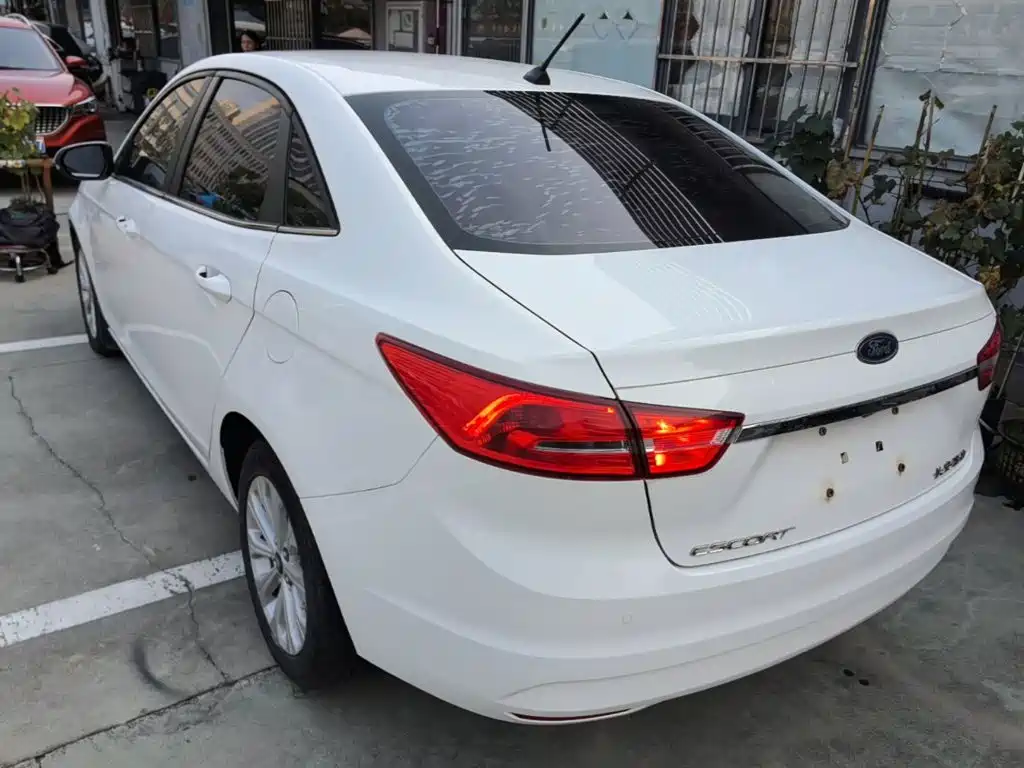 Ford Escort — миниатюра 5