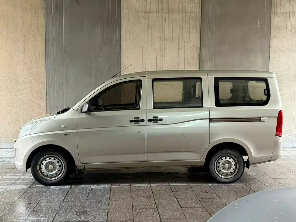 Wuling Rongguang V — миниатюра 5