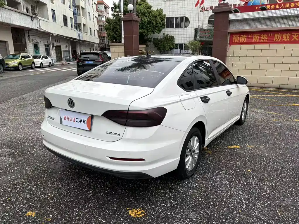 Volkswagen Lavida — миниатюра 5