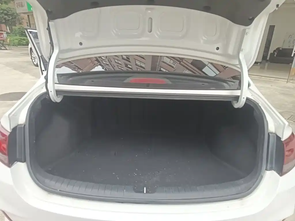 Hyundai Elantra — миниатюра 19