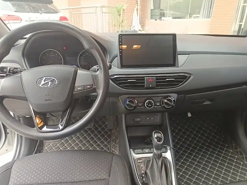 Hyundai Elantra — миниатюра 13