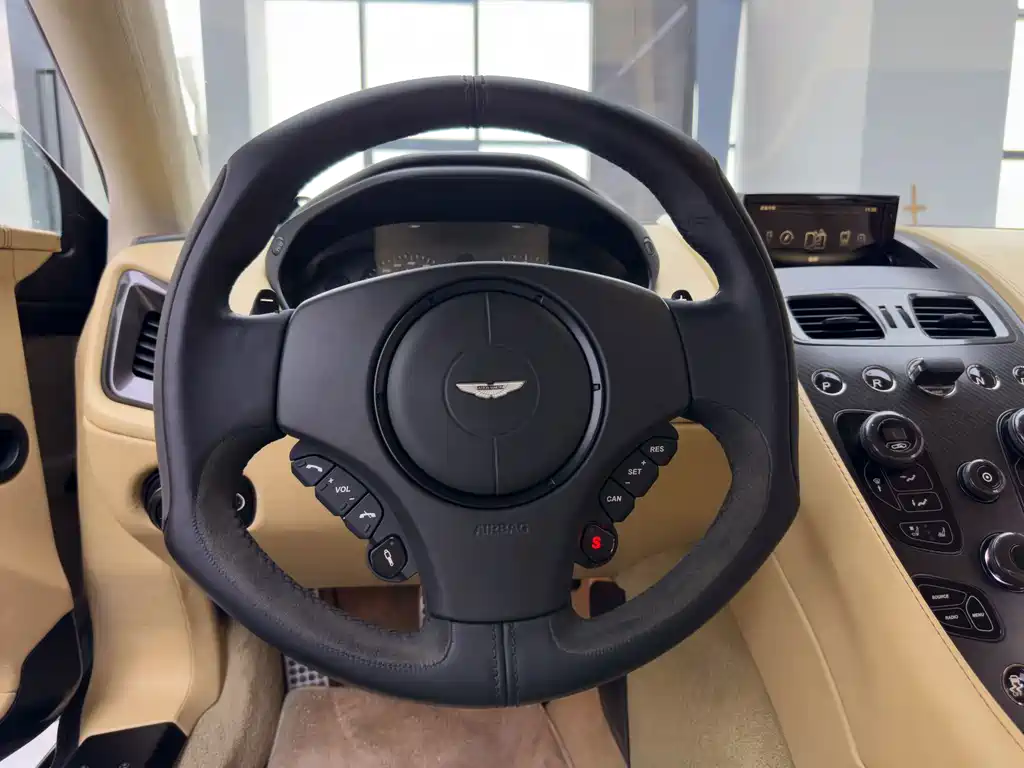 Aston Martin Vanquish — миниатюра 22