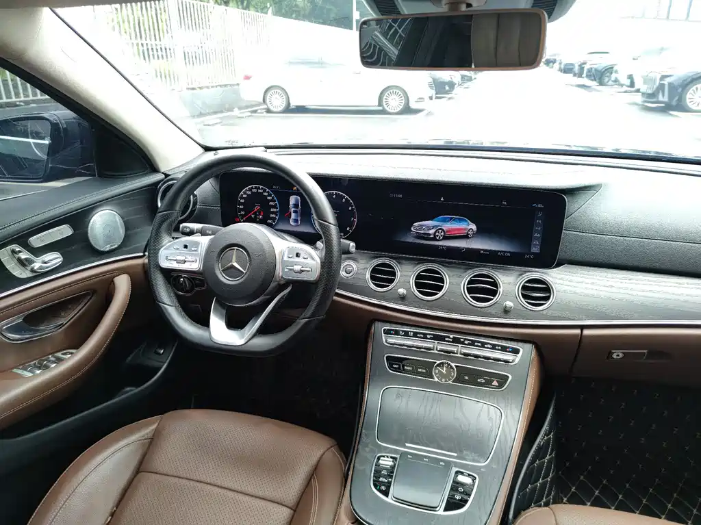 Mercedes-Benz E-Class — миниатюра 11